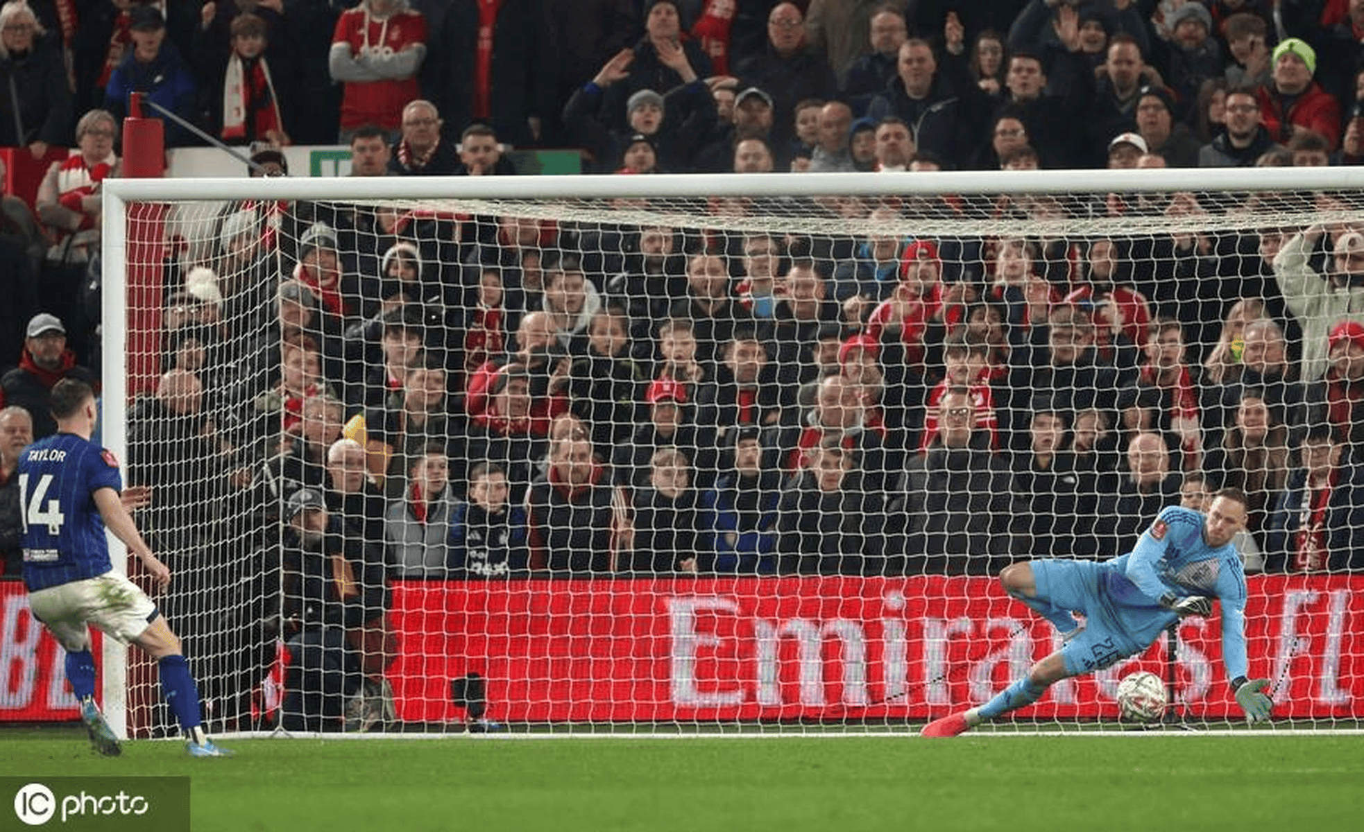 丹麦队在点球大战中力克俄罗斯,晋级半决赛 丹麦队在点球大战中力克俄罗斯,晋级半决赛