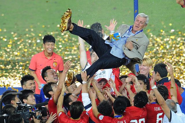 包含广州恒大低调行进，重回亚冠舞台耀眼！的词条