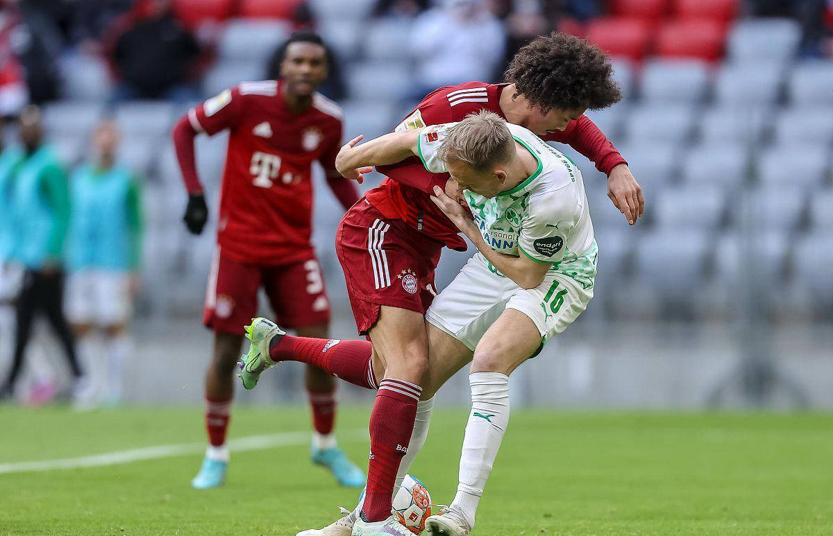 柏林联盟防线失守,球队需加强战术训练 柏林联盟防线失守,球队需加强战术训练