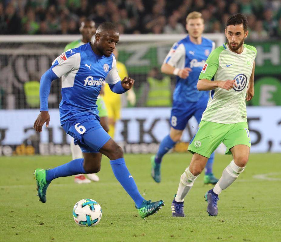 柏林联盟防线失守,球队需加强战术训练 柏林联盟防线失守,球队需加强战术训练