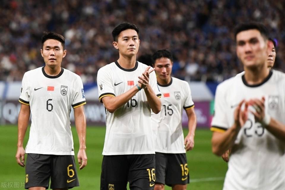 包含国内球员全力拼搏，球队士气高涨的词条