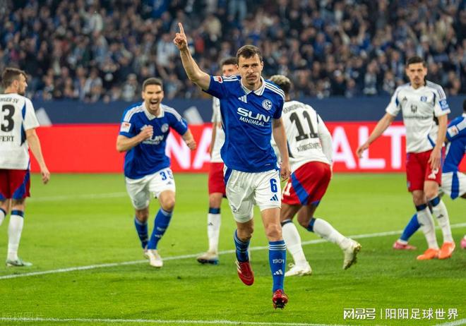 包含沙尔克客场爆冷，德甲强队遭遇意外失利的词条