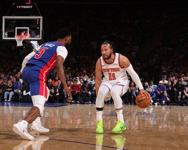 篮坛焦点大战，活塞不敌骑士遭逆转惨败的简单介绍