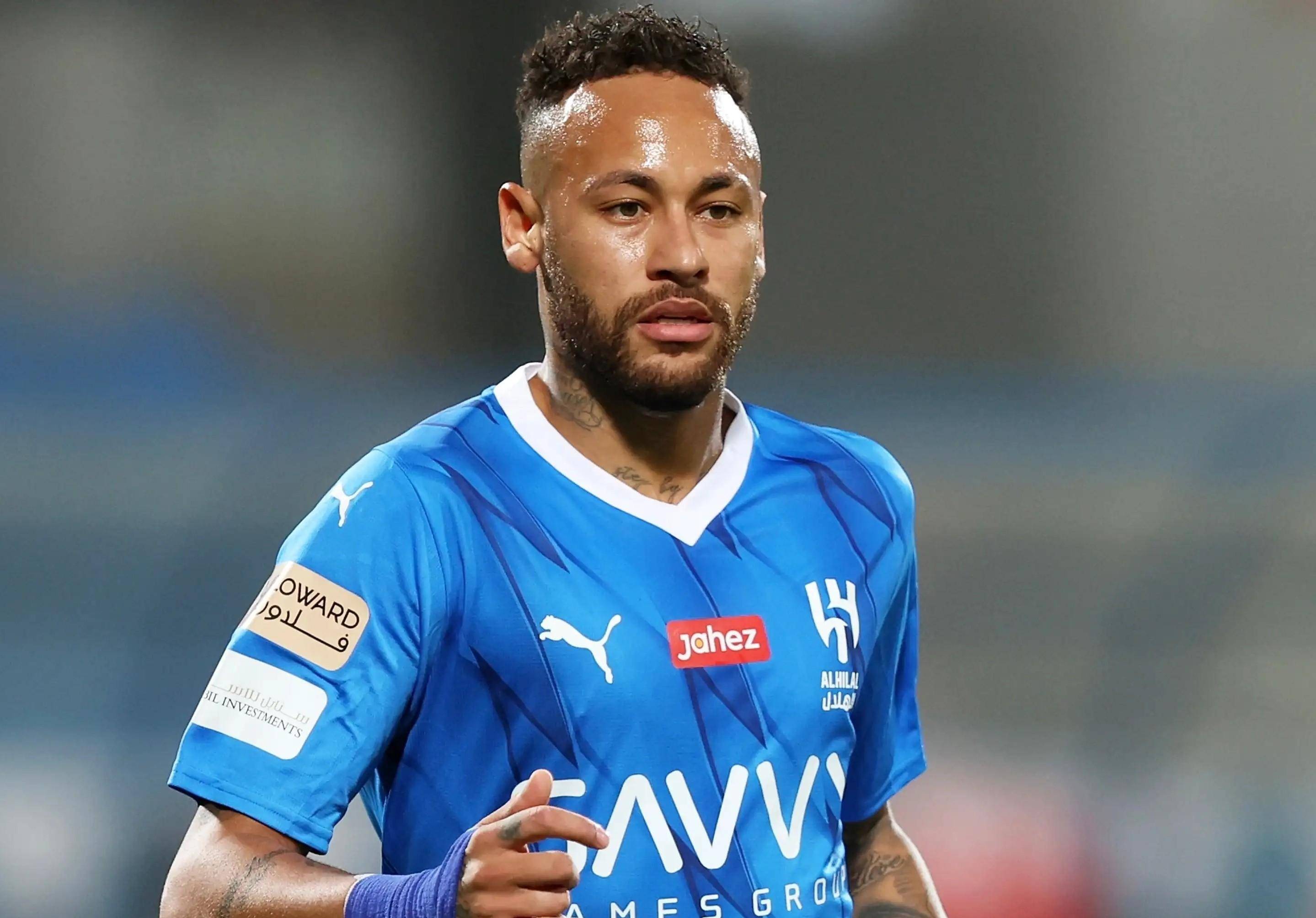 足球明星的精彩表现受到球迷极力追捧 足球明星的精彩表现受到球迷极力追捧