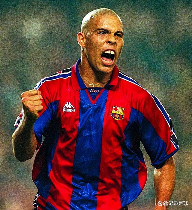 足球明星的精彩表现受到球迷极力追捧 足球明星的精彩表现受到球迷极力追捧