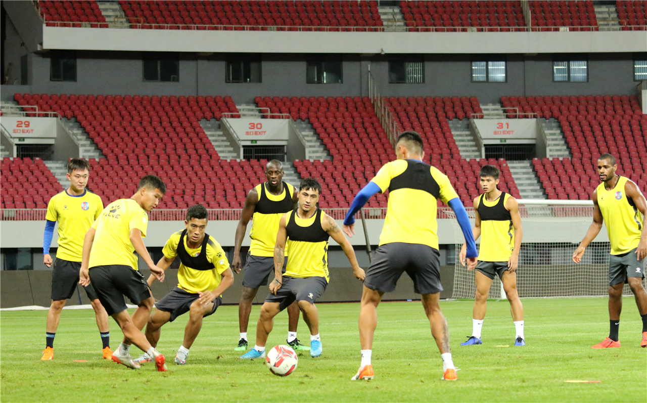 关于青岛黄海客场不敌实力强劲的对手的信息