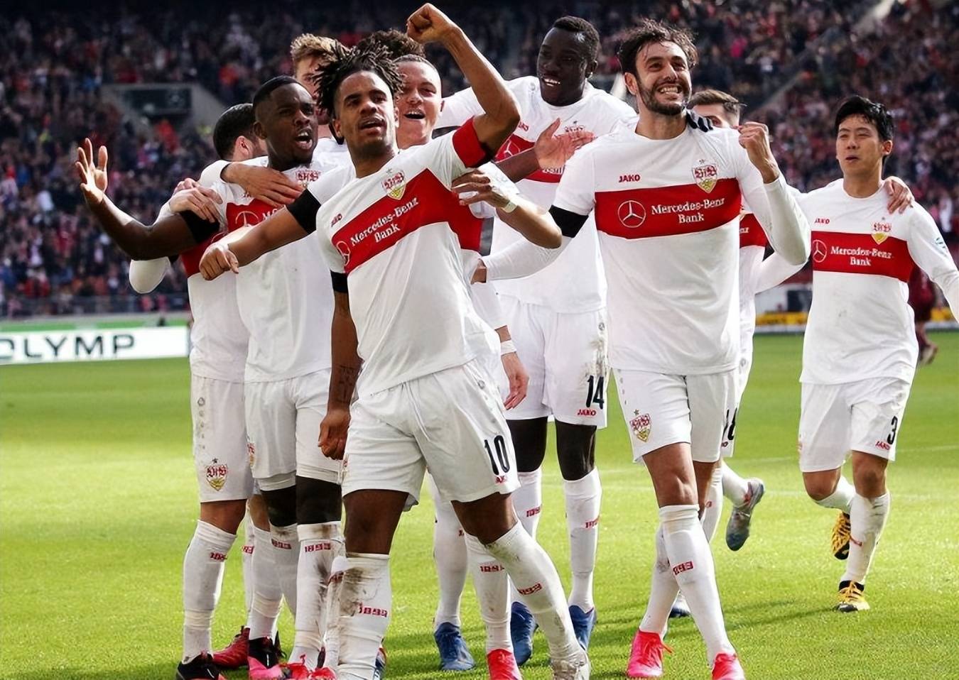 柏林联队在德国足球联赛中表现出色，受到瞩目