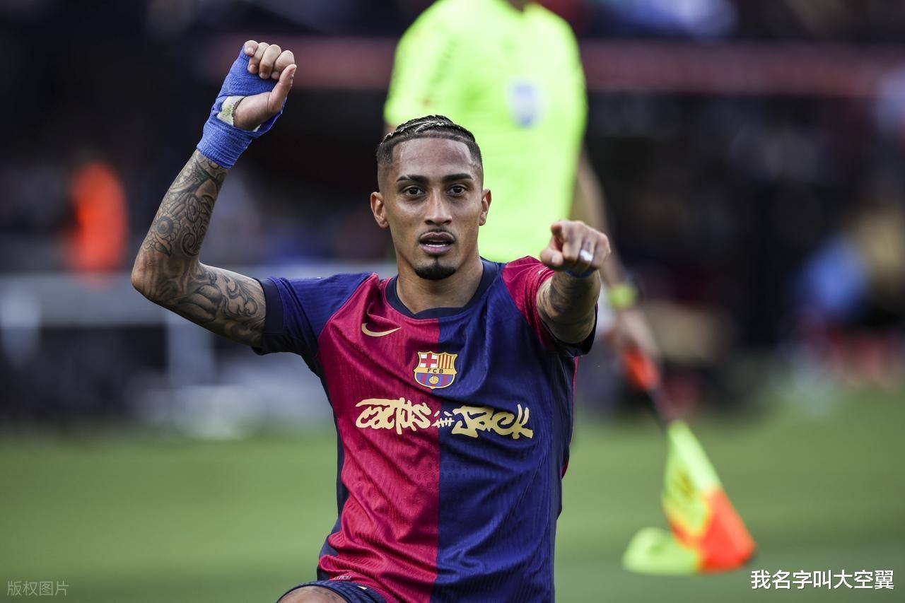 巴萨球员努涅斯在比赛中苦战分钟