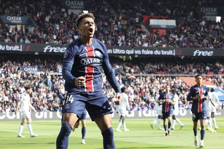 欧洲预选赛高潮迭起，球迷热情高涨