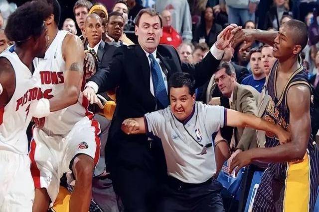 关于步行者队全队欢庆胜利，气氛蓬勃的信息