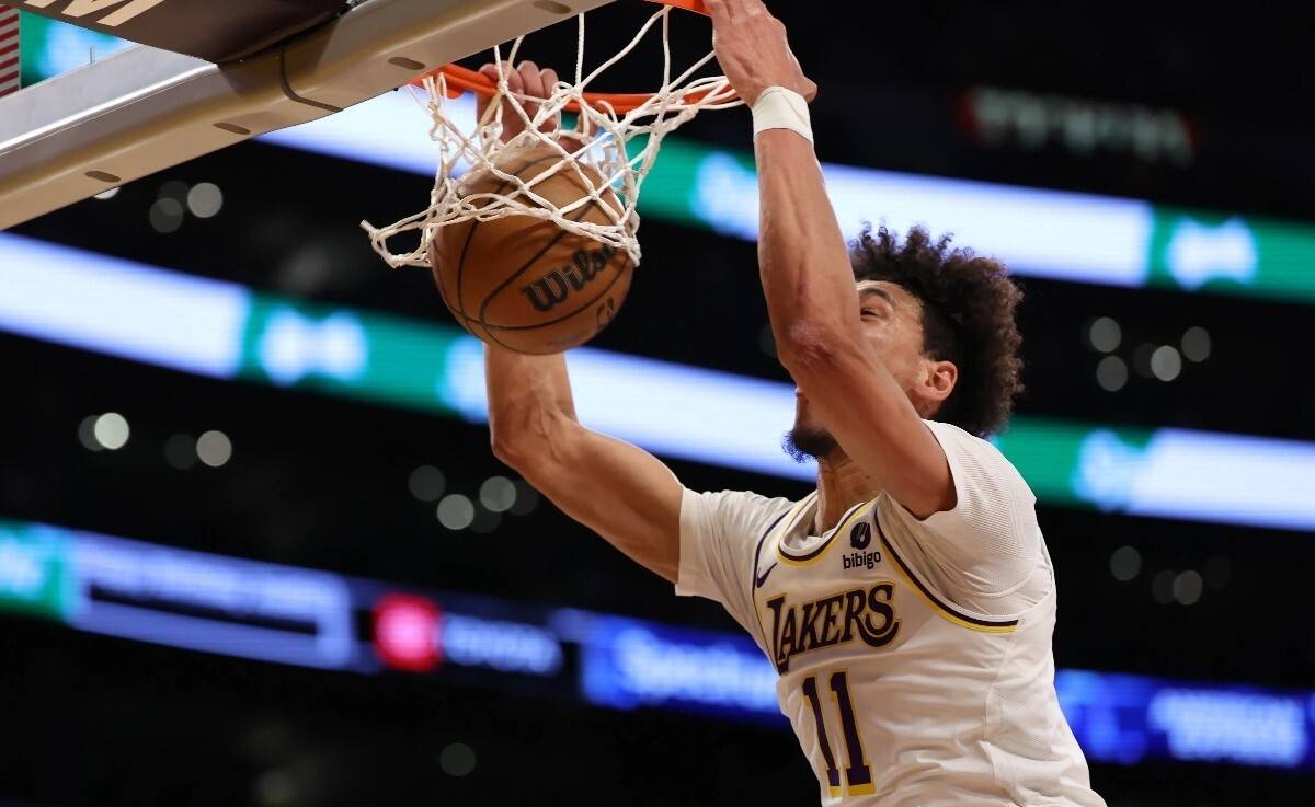 公牛队中锋因伤离场，球队内线承受压力的简单介绍