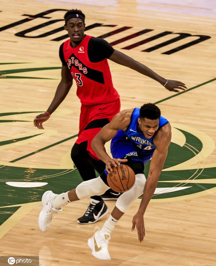 灰熊碾压雄鹿，范弗利特关键制胜